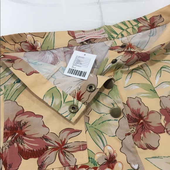 NWT URBAN OUTFITTERS Floral Med Hi-Waist Short - Picture 8 of 16